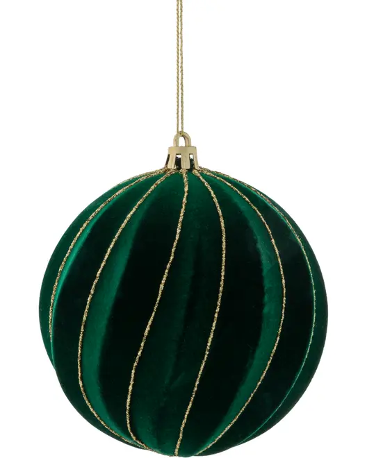 Grøn fløjlsjuletræskugle med guldfarvede glimmerstriber, guldfatning og ophængssnor. Elegant og blød tekstur, ideel til juletræspynt.