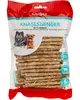 Påse med Chrisco Munchy Knasestænger hundgodis, innehåller rektangulära, bruna, krispiga stavar av 89,7% oxhud. Högt proteininnehåll, utan färgämnen, passar alla hundstorlekar.