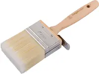 Bred malerpensel med lyst træhåndtag, metalbånd og syntetiske børster. Håndtaget har ophængshul og mærkeindgravering. Børsten er 70 mm bred, velegnet til store flader.