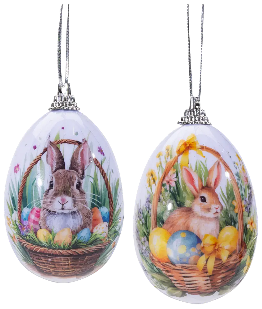 Sæt med to æggeformede ornamenter med malede kaniner i kurve omgivet af farverige påskeæg og forårsblomster, hver med sølvfarvet ophængssnor.