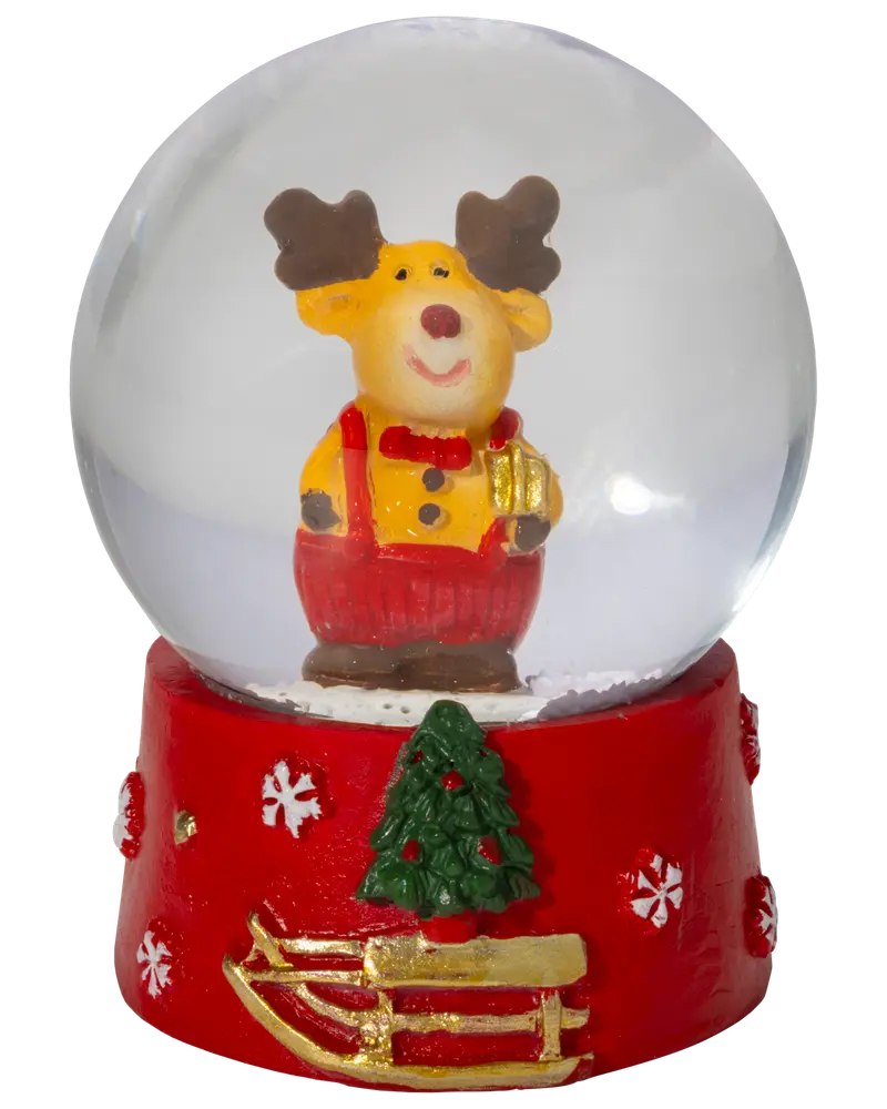 Julig snöglob med leende ren i röda hängselbyxor, gul tröja och bruna horn. Röd bas dekorerad med snöflingor, grön gran och gyllene släde.