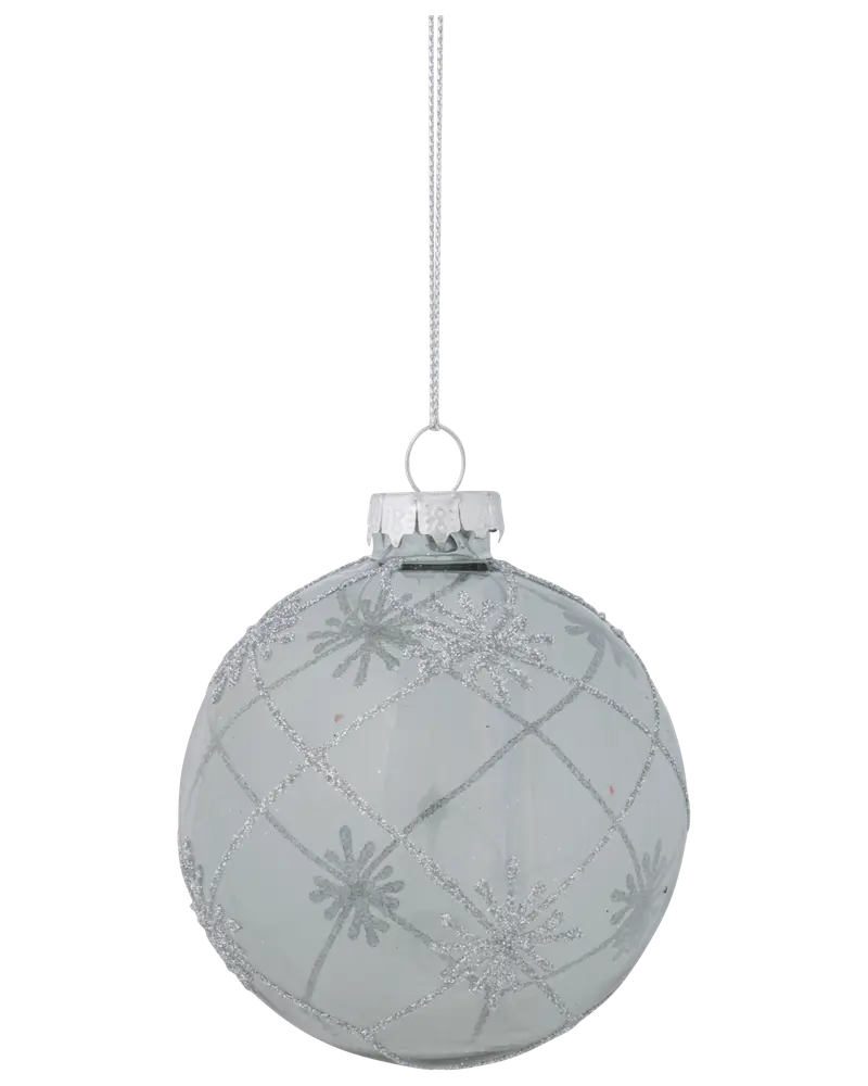 Rund julgranskula i ljus silver, dekorerad med glittrande snöflingor och rutmönster, silverfärgad topp och upphängningssnöre för enkel placering i granen.
