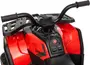 Rød og sort elektrisk børne-ATV med styr, store plastpaneler, kontrolknapper og robust terrængående design.