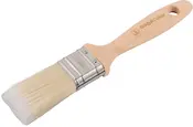 Flad pensel med lyse syntetiske børster, 35 mm bred, træhåndtag med ophængshul og metalbånd. Velegnet til maling eller lakering af glatte overflader.