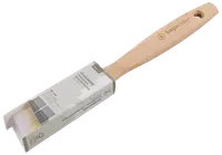 Flad malerpensel med lyst træskaft, syntetiske børster og ophængshul. Velegnet til kanter og hjørner. Leveres med mærket papomslag.