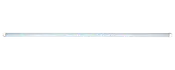 Slank hvid lineær LED-lysbjælke med metalliske endekapper.
