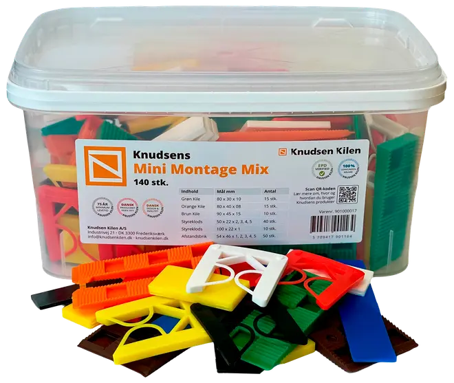 Plastikboks med 140 stk. farvede plastkiler og afstandsstykker til montage og nivellering, mærket 'Knudsens Mini Montage Mix'. Indeholder grønne, orange, brune, gule, røde, hvide og blå dele.