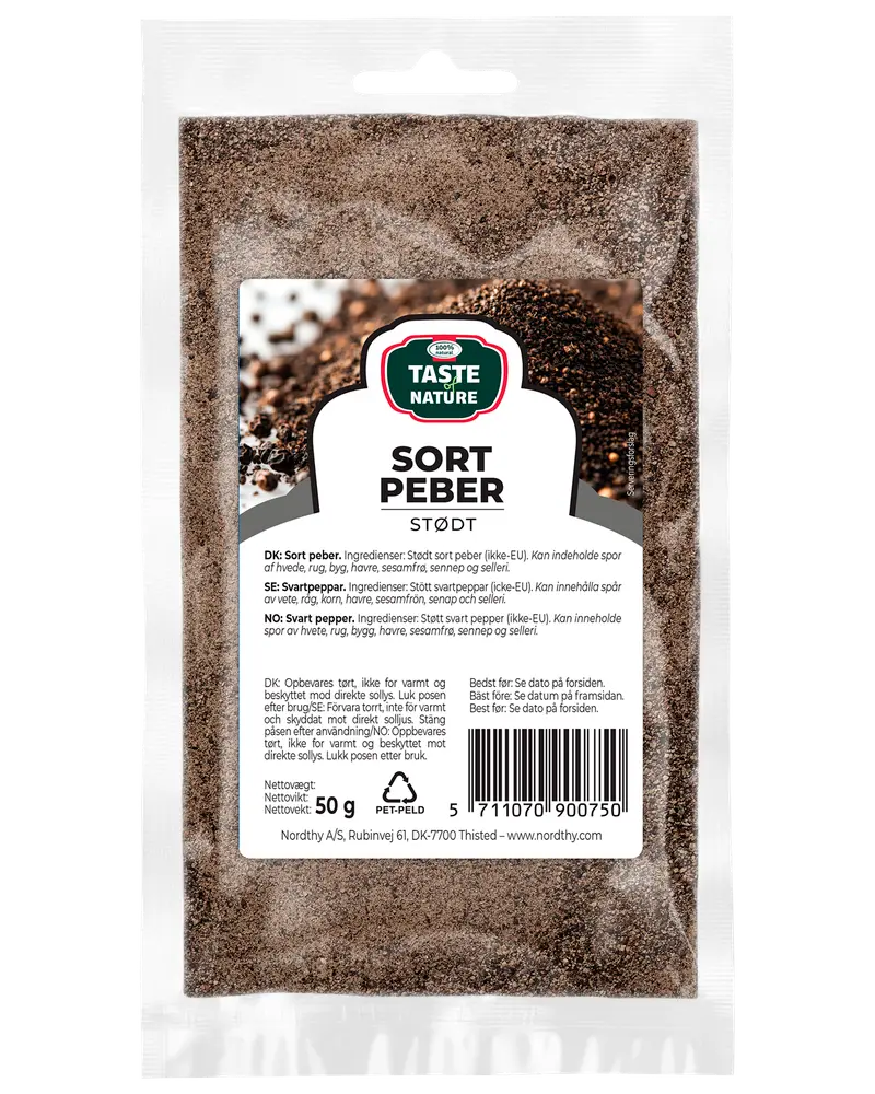 50g påse med malen svartpeppar från Taste of Nature. Klar plastförpackning med etikett, produktnamn, ingredienser och streckkod. Finmalt, mörkbrunt pulver synligt i påsen.