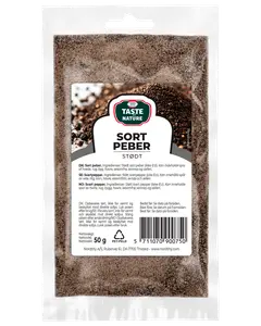 50g påse med malen svartpeppar från Taste of Nature. Klar plastförpackning med etikett, produktnamn, ingredienser och streckkod. Finmalt, mörkbrunt pulver synligt i påsen.