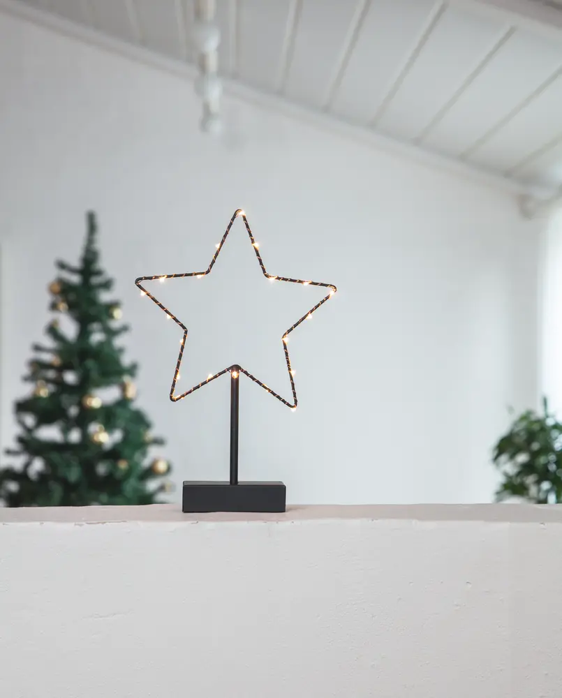 Metallstjärna på fot