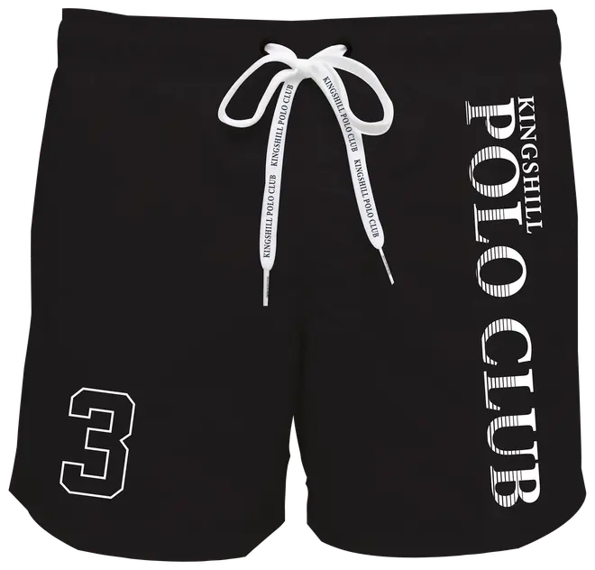 Sort shorts med hvid snøre, stor lodret 'Kingshill Polo Club' tekst på højre ben, tallet 3 på venstre ben og mærket snørebånd. Sporty, afslappet stil.
