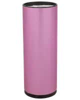 Hög, cylindrisk rosa termosmugg med matt yta, svart kant och botten. Passar för varma eller kalla drycker, modern och minimalistisk stil.