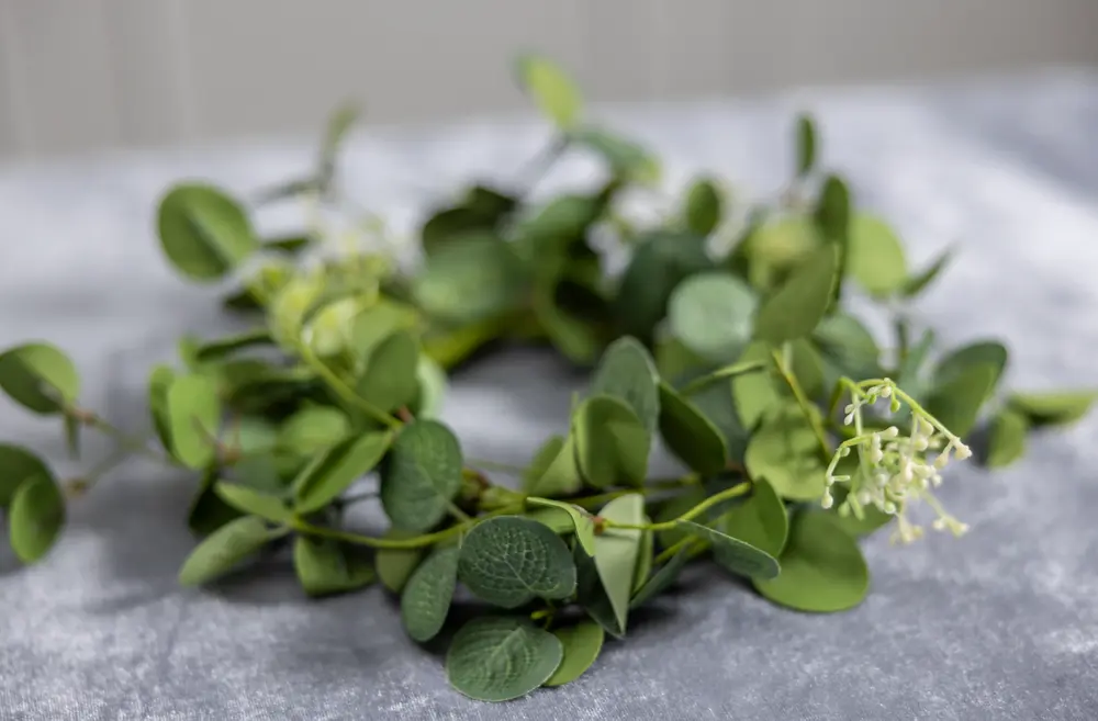 Konstgjord blomsterkrans Ø25 - eukalyptus