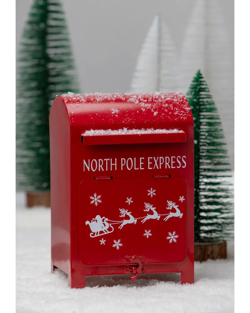 Röd brevlåda i metall med texten "North Pole Express", motiv av tomtens släde och renar, snöflingor och snö på toppen. Perfekt för julbrev eller dekoration.