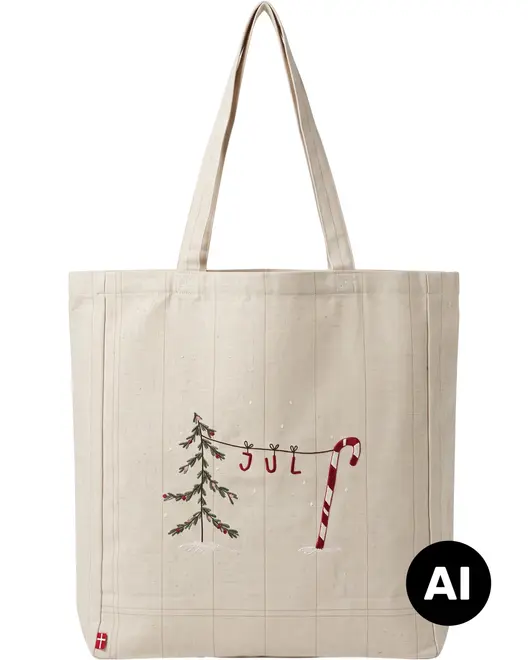 Cremefarvet canvas-tote med lange hanke og julemotiv med et træ, JUL-tekst og en sukkertøjsstang. - Billedet er skabt med AI