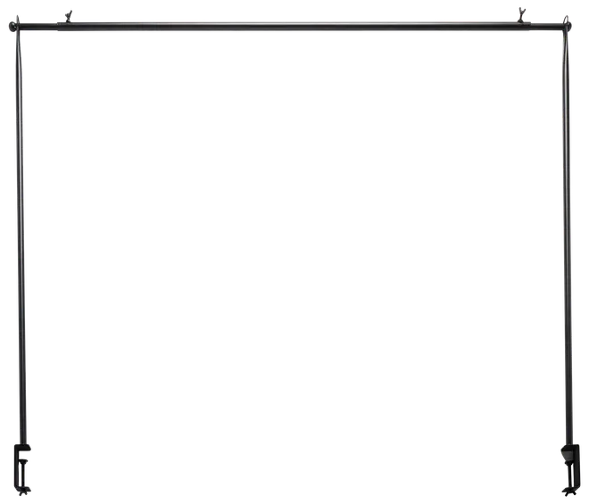 Justerbart tøjstativ i metal med vandret bøjlestang og fire lodrette støtteben, udstyret med hjul for nem flytning. Perfekt til garderobe eller vaskerum.