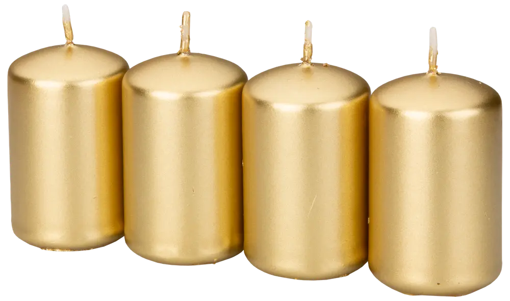 Sæt med fire guldfarvede bloklys med glat, metallisk overflade. Hvert lys er cylindrisk, uden duft og har én væge. Perfekt til dekoration eller fest.