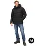 Sort quiltet pufferjakke med hætte, lynlåslukning foran, snøre detaljer og lynlåslommer i siderne, vist på en mandlig model. - Billedet er skabt med AI