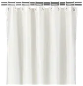 Vit duschdraperi med diskreta vertikala ränder, tillverkad av vattenavvisande tyg. Har förstärkta metallöglor för krokar, hållbar och modern för badrummet.