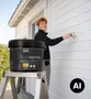 Sort 9-liters Sagasupreme træbeskyttelsesspand på en stige, mens en person maler hvid udvendig husbeklædning med pensel. - Billedet er skabt med AI