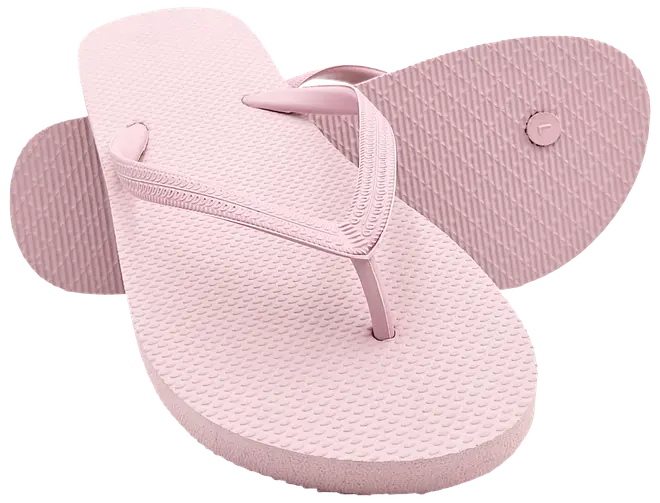 Lyserøde gummiflipflops med teksturerede såler og enkle tåremme. Holdbart, vandafvisende design, velegnet til afslappet brug, strand eller pool. Skridsikker bund.