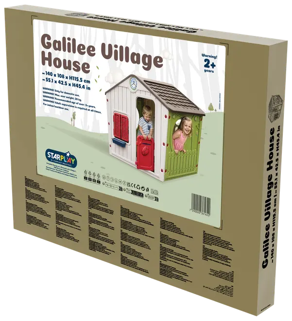 Papæske med plastik legehus til børn fra 2 år, med rød dør, grøn hegn og vinduesskodder. Mål: 140 x 108 x 115,5 cm. Til inde- og udendørs brug.