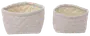 Set med två quiltade förvaringskorgar i ljust beige tyg, ovala med mjuka vadderade sidor och krämfärgad insida, perfekta för småsaker eller barnrumsförvaring.