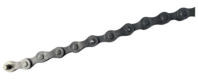 Cykelkedja i metall med sammankopplade länkar och synliga nitar. Ger smidig växling och effektiv kraftöverföring. Passar olika cykeltyper, enkel att montera.