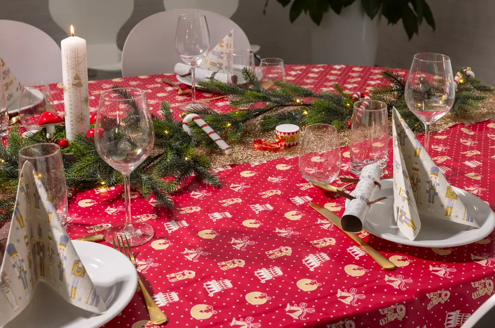 Bordsduk med julmotiv 140 x 250 cm