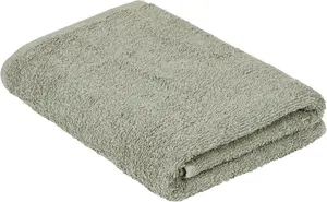 Ljusgrön badhandduk, prydligt vikt. Tillverkad av mjuk, absorberande bomullsfrotté med diskret kant. Standardstorlek, enkel design, maskintvättbar, perfekt för dagligt bruk.