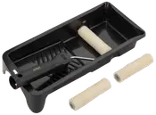 Malerrullesæt med sort bakke, rullehåndtag og tre hvide rullebetræk. Perfekt til jævn maling på vægge og overflader. Holdbar plastbakke med tekstureret område.