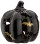 Blank svart keramisk pumpa med utskurna fladdermöss och guldfärgade fladdermusdetaljer. Dekorativ Halloweenprodukt, ihålig, passar för värmeljus.