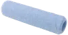 Lyseblåt malerrullebetræk med blød, fnugget overflade og åbne ender til montering på rulleskaft. Velegnet til glatte til let ru overflader.