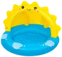 Oppustelig blå børnepool med gul solskærm, der har et smilende solansigt, struktureret bund for komfort og sjove sky-designs på kanten. Velegnet til små børn.