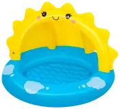 Oppustelig blå børnepool med gul solskærm, der har et smilende solansigt, struktureret bund for komfort og sjove sky-designs på kanten. Velegnet til små børn.