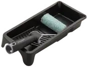 Malerrullesæt med sort plastbakke og rulle med blødt, lyseblåt betræk og ergonomisk håndtag. Perfekt til jævn maling på vægge og lofter.