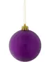 Lilla julekugle med mat overflade, guldfarvet top og ophængssnor. Elegant og enkel dekoration til juletræet. Let og brudsikkert materiale.