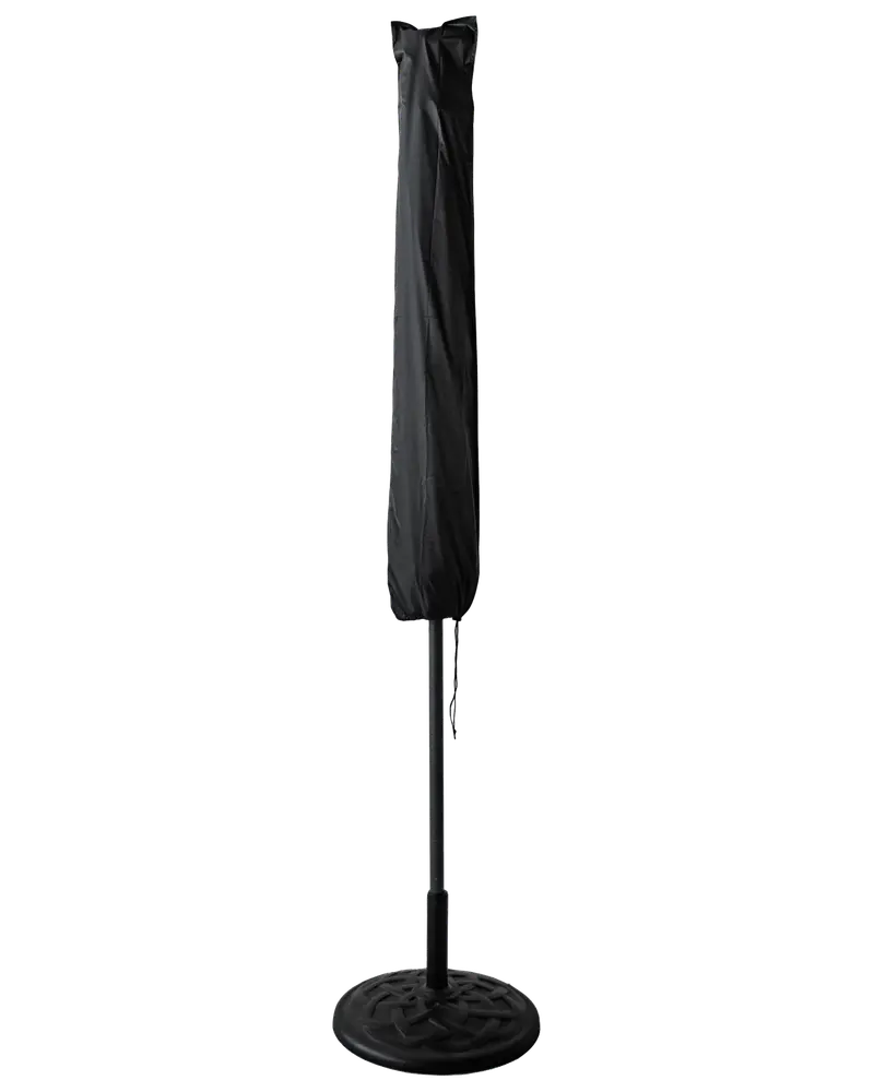 Hög svart terrassparaply med rund bas, visas stängd med skyddshölje. Passar utomhusbruk, ger skugga när den är öppen. Stilren, modern design för trädgård eller uteplats.