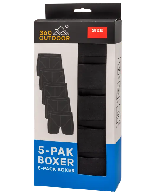 Pakke med fem sorte herreboxershorts, pænt foldet i en rektangulær æske med vindue. Mærket "360 Outdoor 5-Pak Boxer" til komfort og daglig brug.