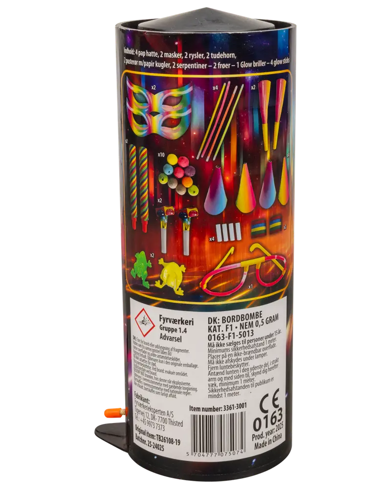 Bordbombe med pap hatte, masker, piber, papirkugler, serpentiner, fløjter, glow briller, glow sticks og små legetøj. Farverig emballage med illustrationer og sikkerhedsinformation.