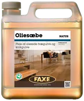 Plastdunk med Faxe oliesæbe natur til pleje af olierede træ- og korkgulve. Har bærehåndtag, skruelåg og etiket med produktinformation og indeklimamærke.