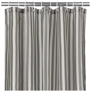 Grå og hvid stribet badeforhæng med lodrette linjer, lavet af vandafvisende stof. Har metaløjer til ophæng. Moderne design, der passer til de fleste badeværelser.