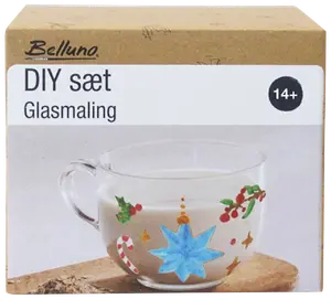 DIY glas målningsset för 14+, innehåller klar glas kopp och färger för dekoration med festliga motiv som stjärnor, järnek, polkagris och ornament.