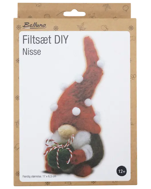 DIY filtsæt til at lave en nisse. Indeholder materialer til rød hue, hvide pomponer, grøn gave og vejledning. Færdig størrelse: 17 x 6,5 cm. Alder 12+.