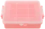Rektangulær lyserød madkasse i plast med gennemsigtigt låg, sikre sideklemmer og flere indvendige rum til adskillelse af mad. Perfekt til snacks eller madpakker.