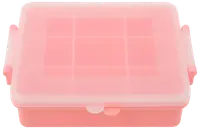 Rektangulär rosa plastmatlåda med genomskinligt lock, säkra sidospännen och flera inre fack för att separera maten. Perfekt för snacks eller lunch på språng.