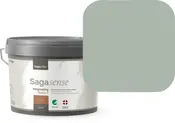 2,5 liters spand Sagacolor Sagasense vægmaling, glans 7, i en dæmpet salviegrøn farve. Miljømærket, egnet til indendørs brug, med gråt låg og hank.