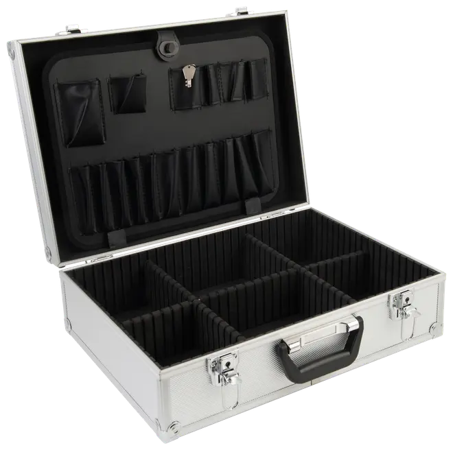 Sølvfarvet hardcase med sort håndtag, låsbare spænder og indvendige rumdelere. Låget har elastiske lommer og holdere til værktøj eller tilbehør. Robust og bærbart design.