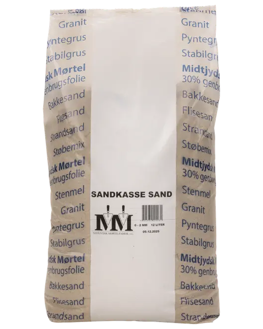 Pose med sandkassesand, 0-2 mm kornstørrelse, 12 liter. Klar plastemballage med produktinformation og branding trykt i blå og sort tekst på forsiden.