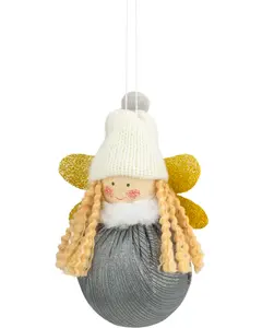 Juldekoration formad som en ängel med lockigt blont hår, vit stickad mössa, gyllene glittervingar och rund silverfärgad kropp. För upphängning i granen.